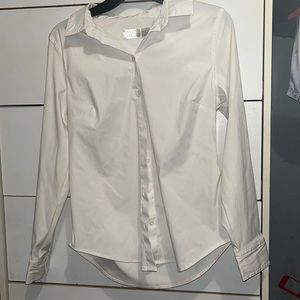 TIME N TRU WHITE BUTTON UP BLOUSE/SMall an pleated been pre Loved/EUC